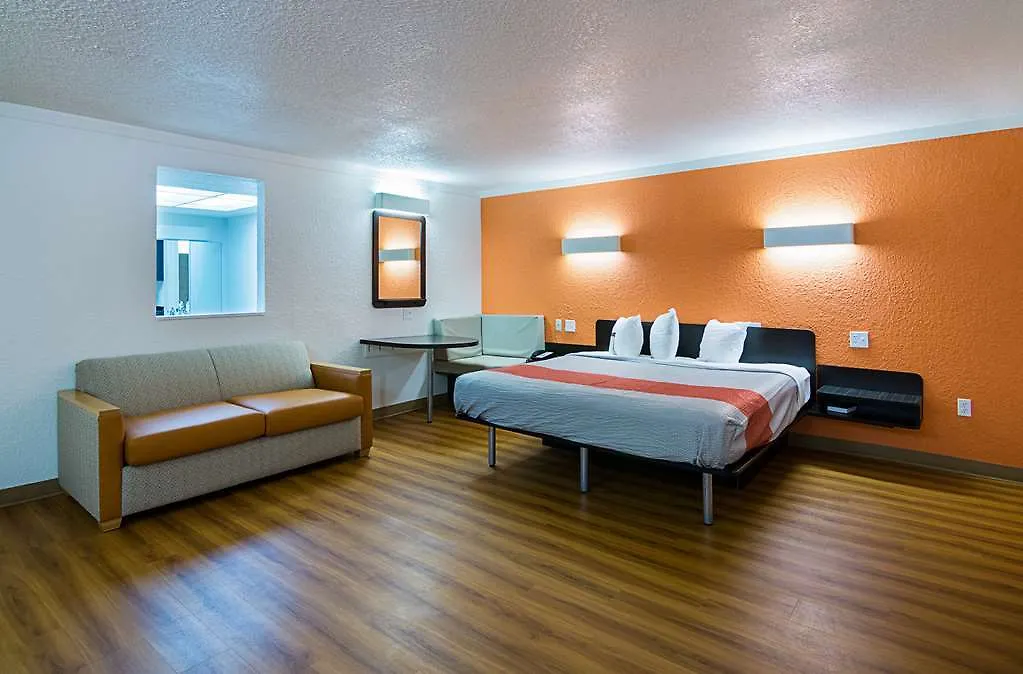 ** Hotel Motel 6-Tampa, Fl - Fairgrounds Heartland USA